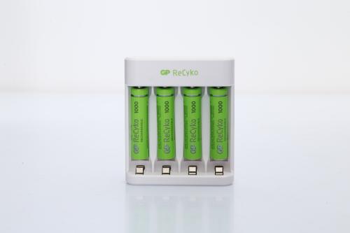 Gp E411 Usb Şarj Cihaz + 4 Adet Aaa 950 Mah Şarjlı İnce Kalem Pil - - 